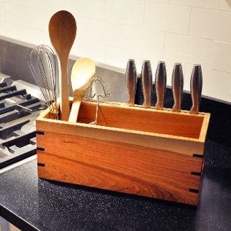 Struggling for unique handmade gift ideas, this kitchen utensil rack fits the bill.